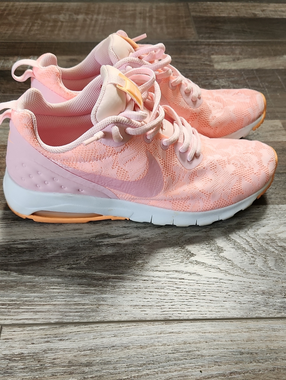 Nike Women's Peach Pink Athletic Sneakers